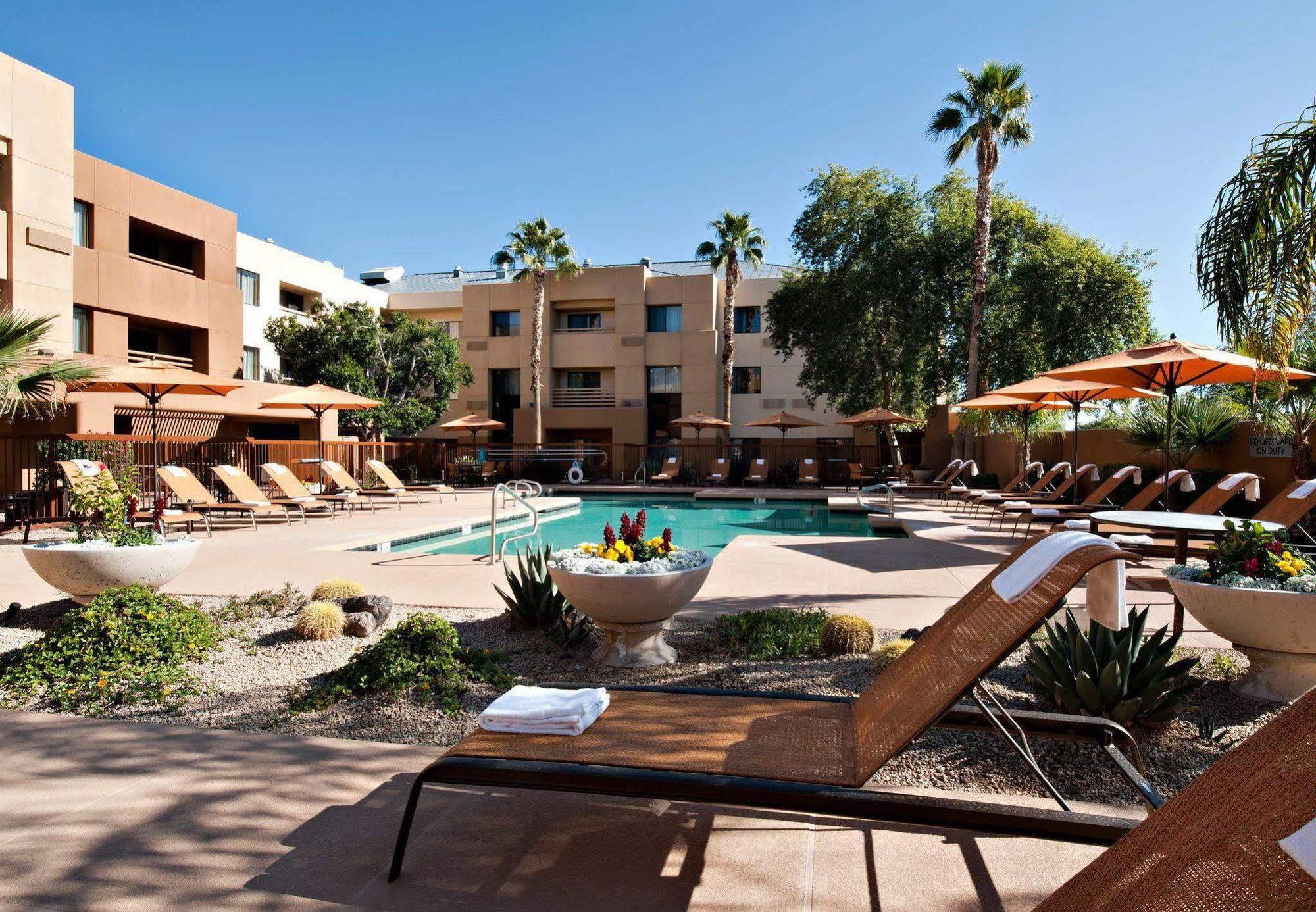 Courtyard Scottsdale North Hotel Bagian luar foto